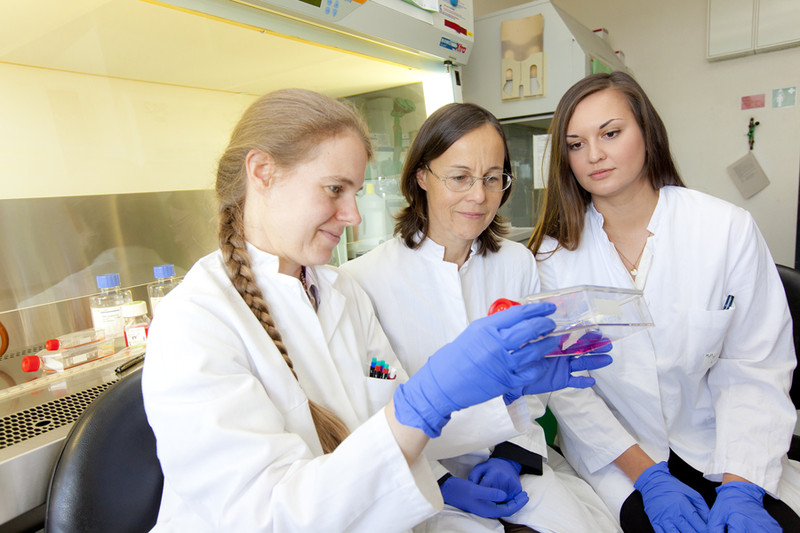 Forscherteam im Labor © Medizinische Hochschule Hannover
