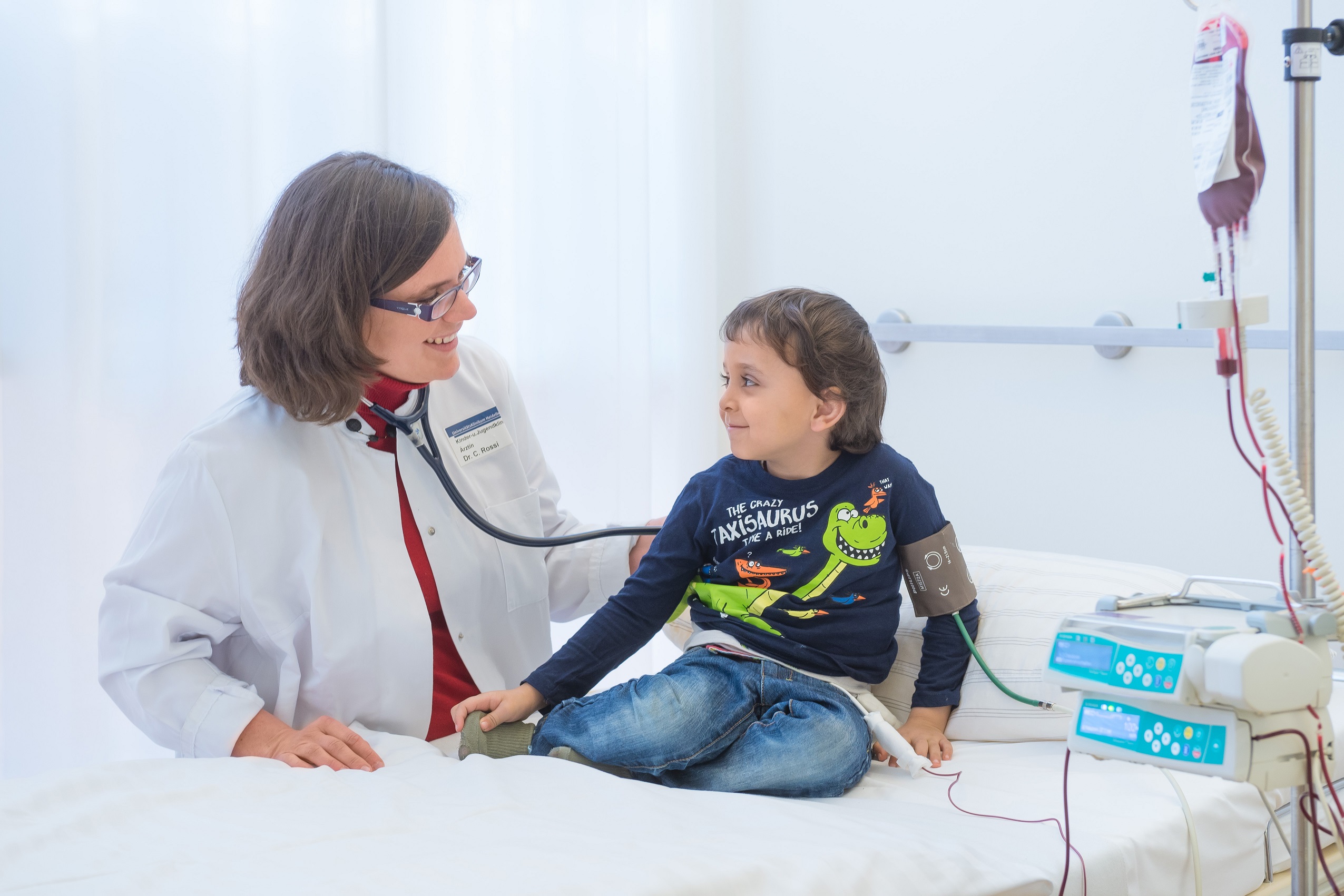 Ärztin mit Kind © Universitätsklinikum Heidelberg