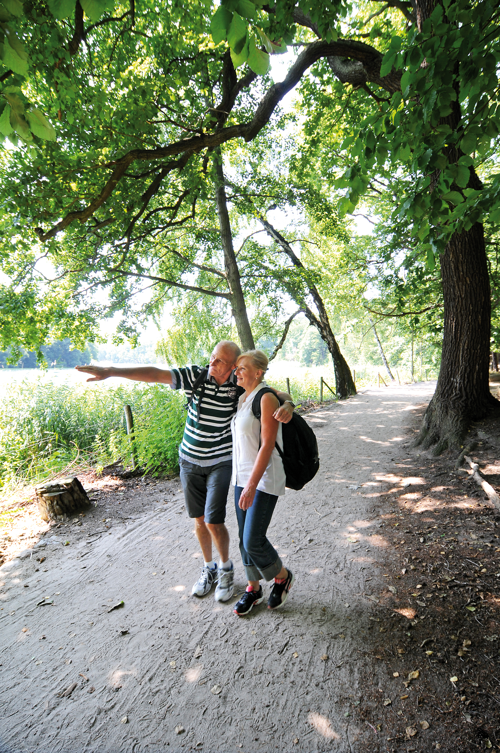 Senioren beim Spaziergang © Jan Neuffer / Deutsche Herzstiftung