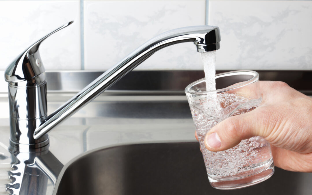 Proben offenbaren Schwermetalle und Nitrat im Trinkwasser