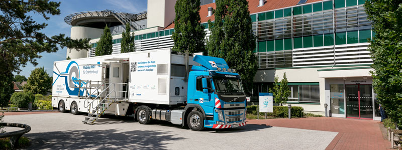 Truck vor Gebäude © Klinikum Ernst von Bergmann