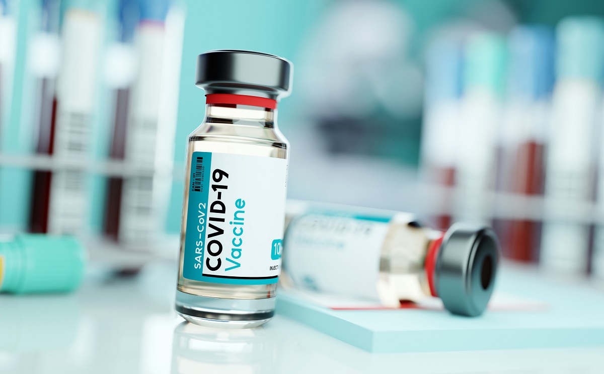 Ampulle mit COVID-19-Impfstoff.